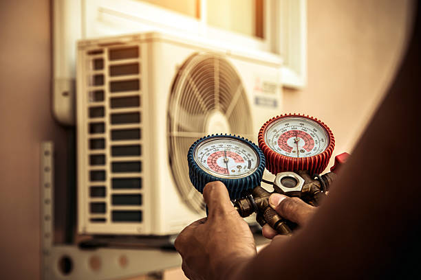 Professional Hvac technician working in Hickory Hills, IL